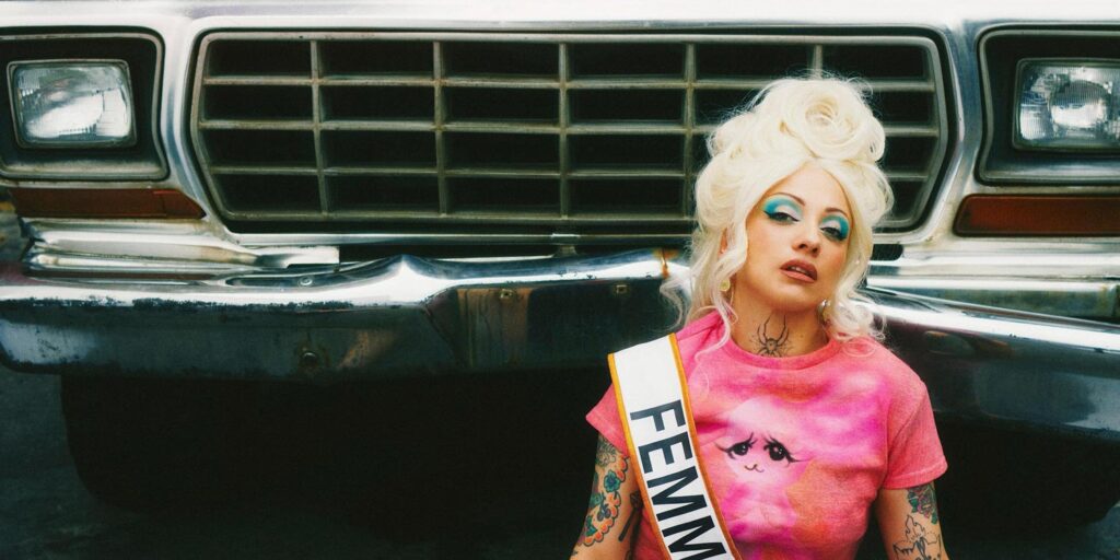 Mon-Laferte-Femme-Fatale